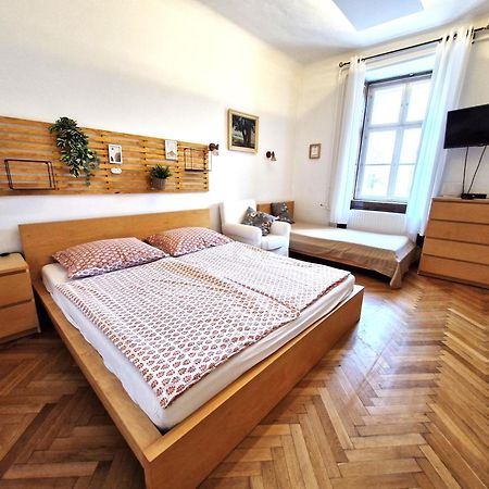 Varkeruelet Apartman Sopron Luaran gambar