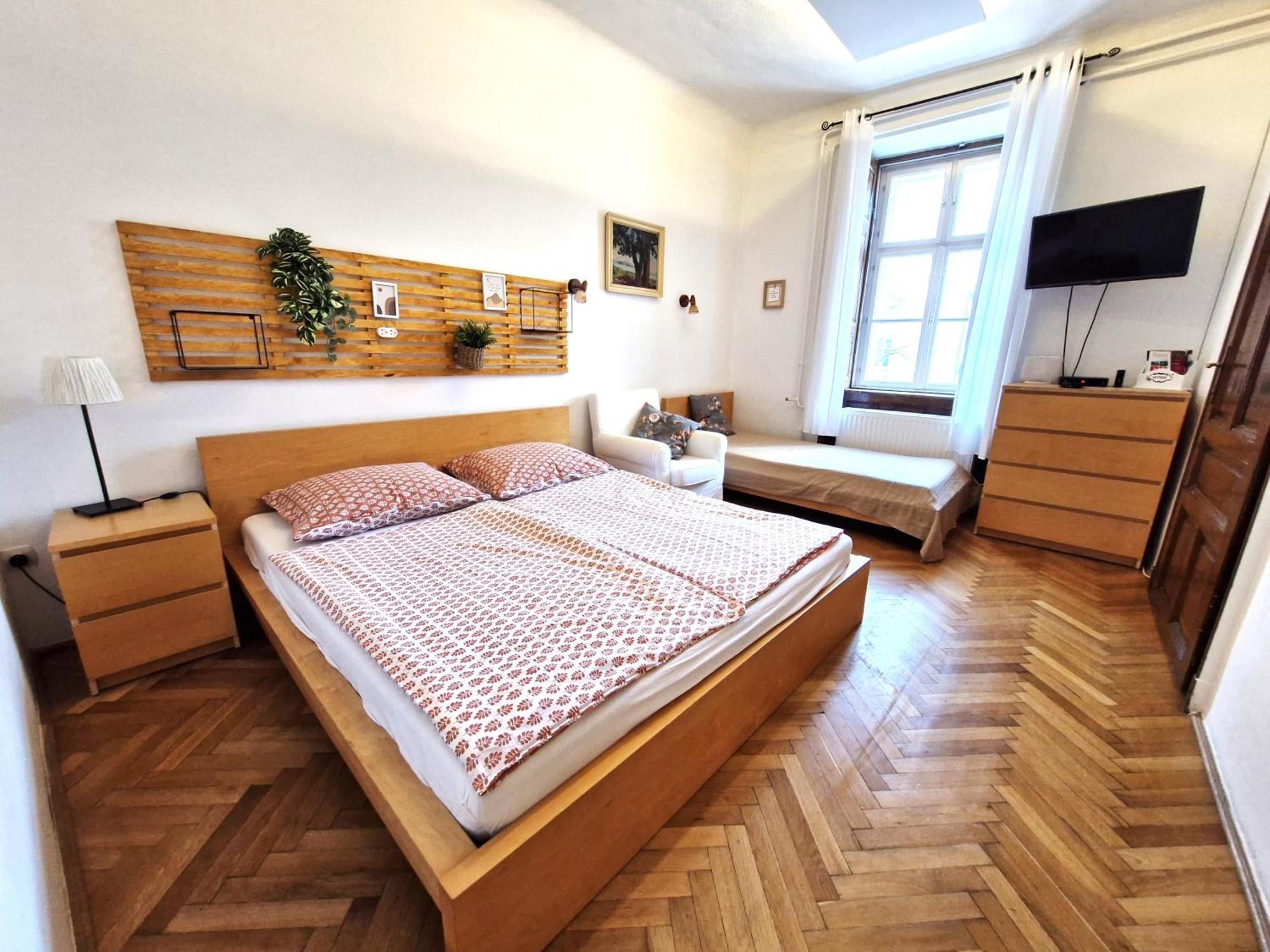 Varkeruelet Apartman Sopron Luaran gambar