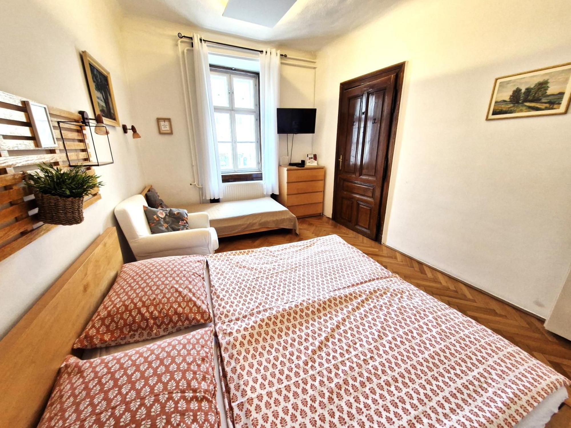 Varkeruelet Apartman Sopron Luaran gambar