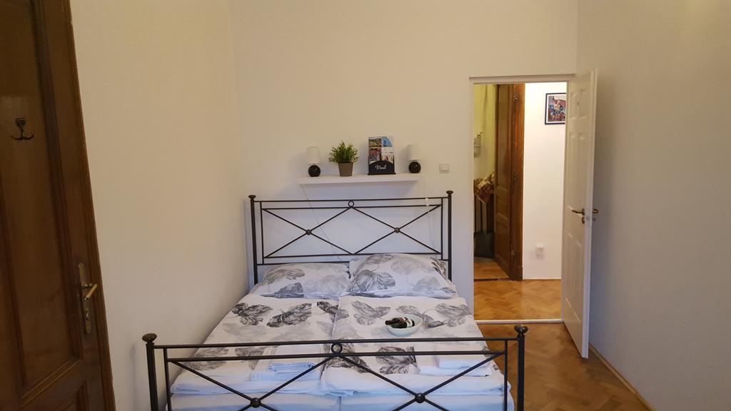 Varkeruelet Apartman Sopron Luaran gambar