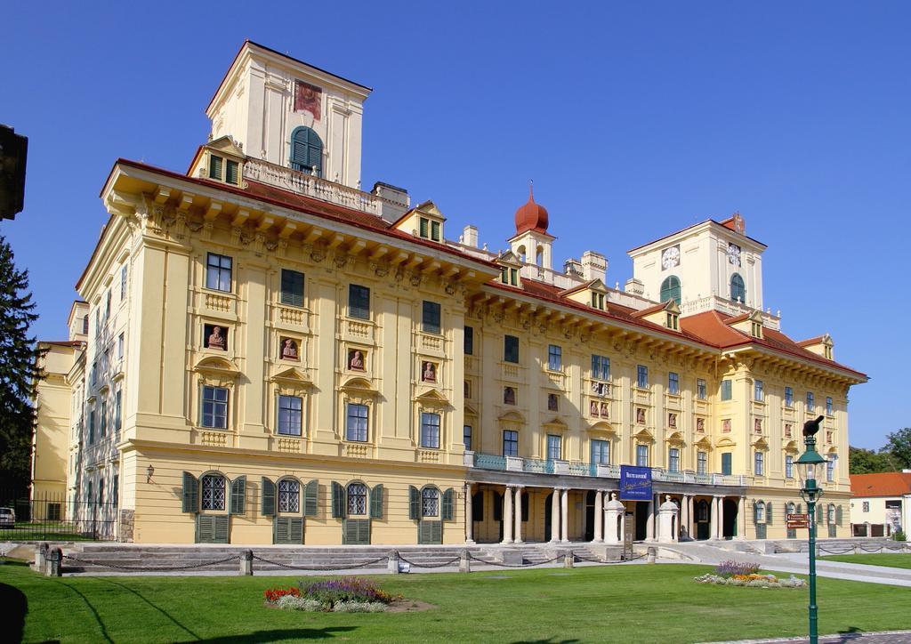 Varkeruelet Apartman Sopron Luaran gambar